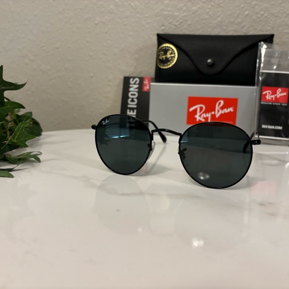 New Ray-Ban RB3447 Round Metal unisex Sunglasses - Black Frame, Size 50-21 - Picture 7 of 10